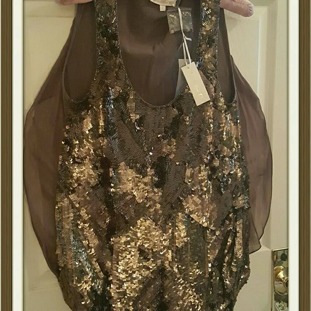 💥 GOLD HAWK SLEEVELESS DRESSY TOP💥 - Picture 3 of 7